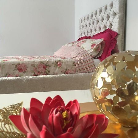 Lux Apartment In Gatwick クローリー エクステリア 写真