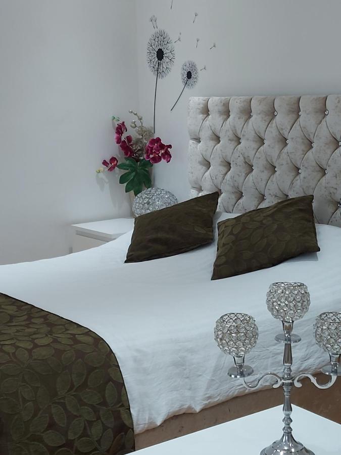 Lux Apartment In Gatwick クローリー エクステリア 写真