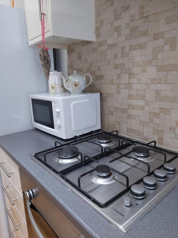 Lux Apartment In Gatwick クローリー エクステリア 写真
