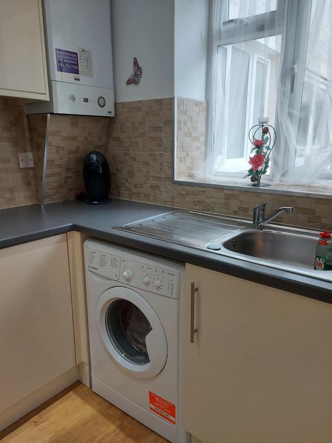 Lux Apartment In Gatwick クローリー エクステリア 写真