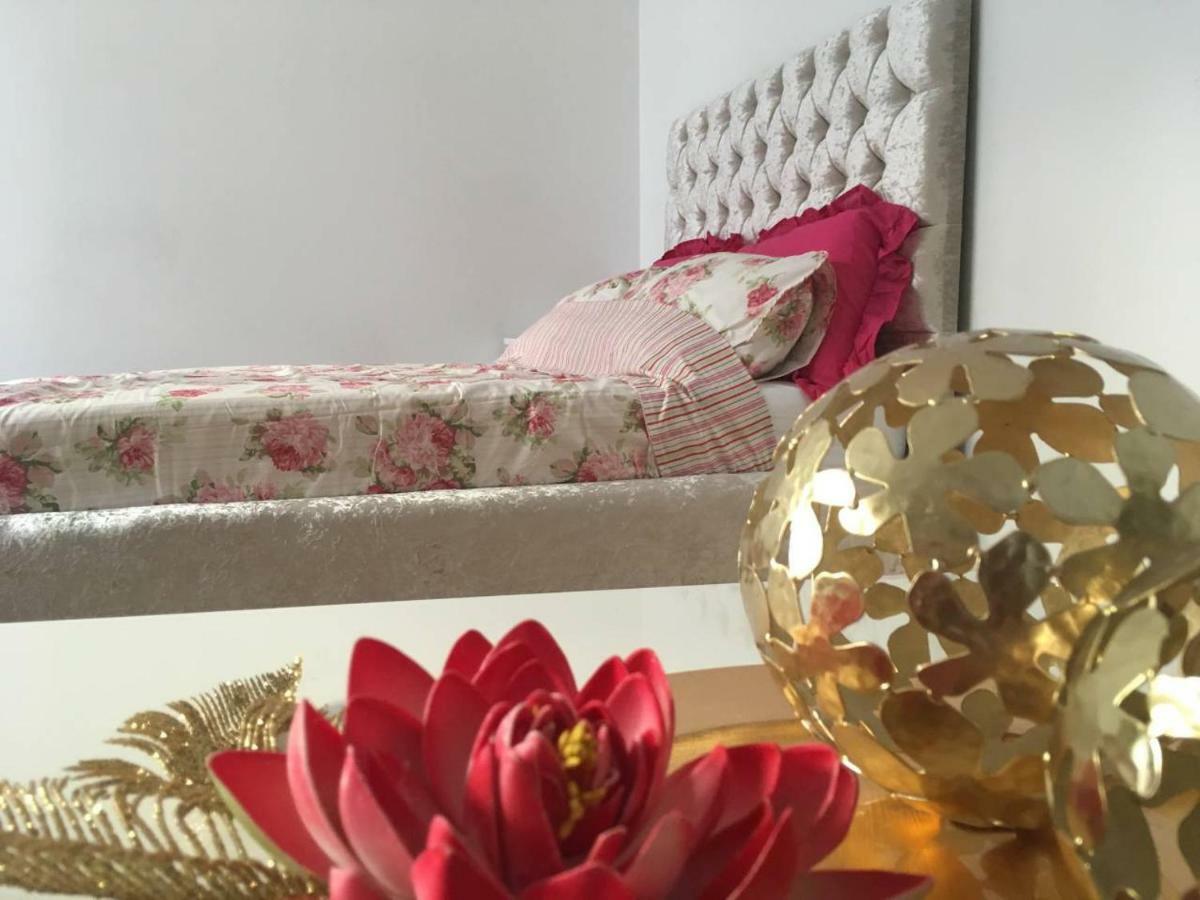 Lux Apartment In Gatwick クローリー エクステリア 写真
