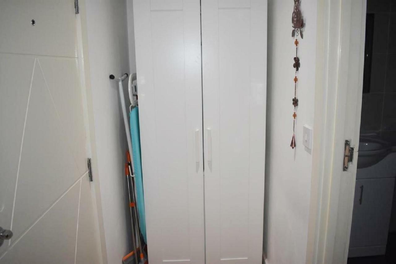 Lux Apartment In Gatwick クローリー エクステリア 写真