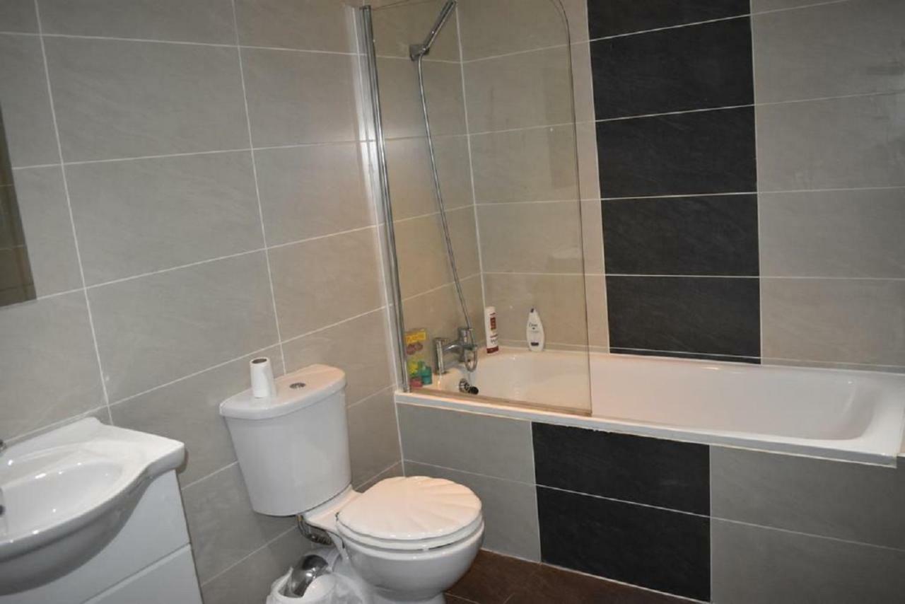 Lux Apartment In Gatwick クローリー エクステリア 写真